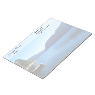 mooie landschapsfotografie van blauwe lucht, meer, notitieblok