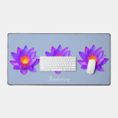 Mooie Lotus Bloemen op Lichtblauw Bureaumat (Keyboard & Muis)
