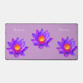 Mooie Lotus Bloemen op Violet Bureaumat (Voorkant)