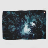 Mooie maan gloeit door bomen golfhanddoek (Horizontaal)