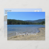 mooie meer, blauwe hemel, met bomen afgestudeerde uitnodiging briefkaart (Voorkant / Achterkant)