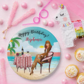 Mooie meid in het Bord van de Beach Birthday Paper (Feest)