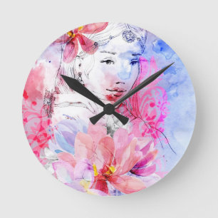 Mooie meid met bloemen. ronde klok