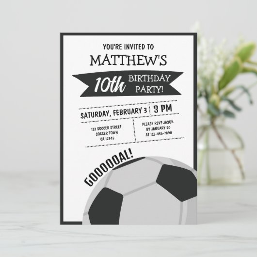 Mooie moderne grote voetbal lint kids verjaardag kaart (Staand voorkant)