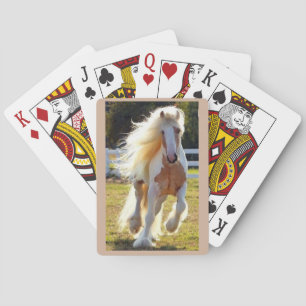 Mooie paarden op een kaartendek pokerkaarten