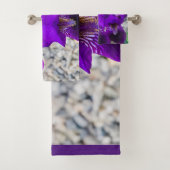 Mooie paarse iris bad handdoek (Insitu)