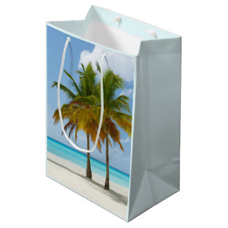 Mooie palmbomen op een tropisch strand medium cadeauzakje