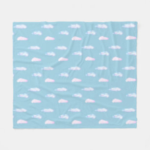 Mooie pastelwolken op licht hemelsblauwe fleece de deken