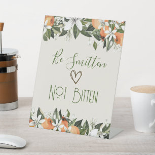 Mooie perzik ongedierte spray bord Smitten Reclamebord Met Voetstuk