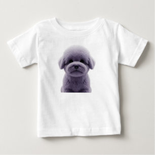 Mooie pluizige paarse puppy Geïsoleerd