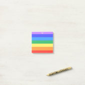 Mooie regenboogkleuren post-it® notes (Op bureau)