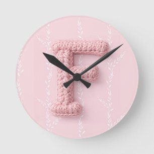 Mooie roze F monogram gehaakte letter boho Ronde Klok