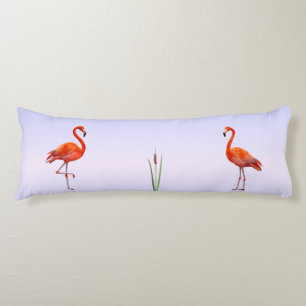 Mooie roze flamingo's op lichtblauwe tinten lichaamskussen
