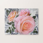 Mooie roze rozen op de achtergrond van de kant legpuzzel (Horizontaal)