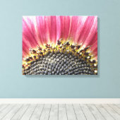 Mooie roze zonnebloem canvas print (Insitu (Houten vloer))