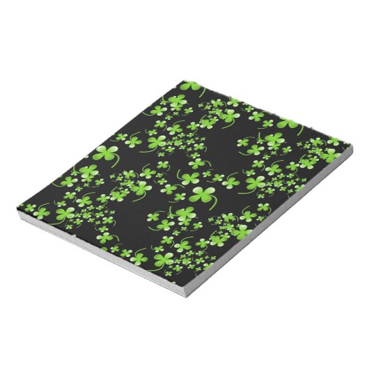 Mooie Shamrock-patroon, groen op zwart accessoire Notitieblok (Gedraaid)