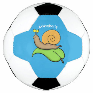 Mooie slak op een bladtekening van de cartoon voetbal