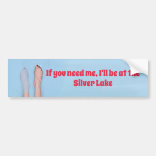 mooie voeten die weken in het koele water bumpersticker