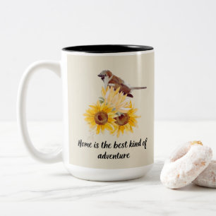 Mooie vogel & zonnebloemen met citaat tweekleurige koffiemok