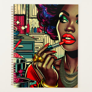 Mooie vrouw die lippenstift aanbrengt in de keuken planner