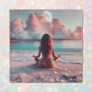 Mooie vrouw mediteren op strand blanco legpuzzel