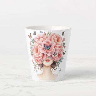 Mooie vrouw met reusachtige roze rozen en vlinders latte mok