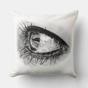 Mooie vrouw oog in volle mascara op kussen