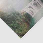 Mooie waterval in een Lush Green Forest Tissuepapier (Detail)