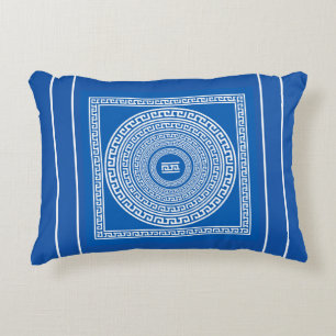 Mooie witte grenzen op grijze blauwe achtergrond accent kussen