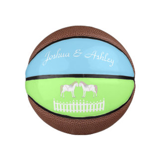 Mooie witte trouwpaarden aangepaste namen basketbal