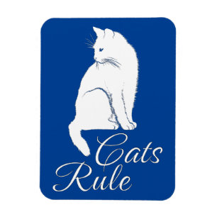 Mooie Witte Zittende Kat met "Katten Regeer" Tekst Magneet