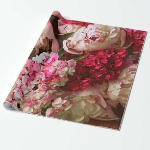 Mooie zomerbloemen. Bouquet van roze pony en Cadeaupapier