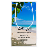 Mooie zonnige tropische strand foto