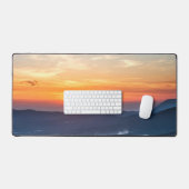 Mooie zonsondergang achter groene velden bureaumat (Keyboard & Muis)