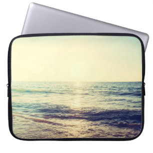 Mooie zonsondergang met zee en strand - en laptop sleeve