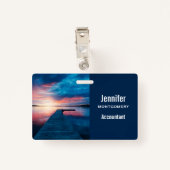 Mooie zonsondergang op een rustig meer badge (Achterkant met clip)