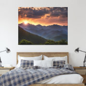 Mooie zonsondergang over de bergen canvas afdruk (Insitu (Slaapkamer))