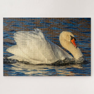 Mooie zwaan en blauw water legpuzzel