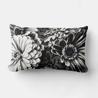 Mooie zwart-wit bloemen op kussen