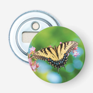 Mooie Zwemstaartvlinder op bloemen Button Flesopener