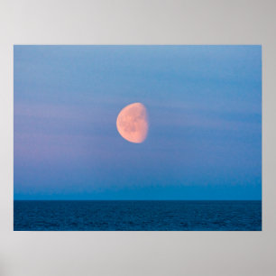 Moon Over het Zee van de Beringkamer   Rusland Ver Poster