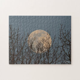 Moon Rising boven de bomen Legpuzzel