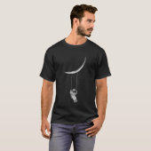 Moon Swing Astronaut Stars Space Man Funny T-Shirt (Voorkant volledig)
