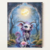 Moonlit Bones – Bewaker van Vergeten Dromen. Planner (Achterkant)