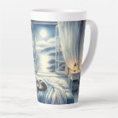 Moonlit Coastal Bedroom with Sleeping Cat Latte Mok (Rechterhoek)