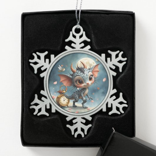 Moonlit Creature Caelum Tickwing  Tin Sneeuwvlok Ornament (Kistje)