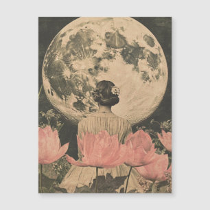 Moonlit Elegance - Back Uitzicht van Vrouw met Maa