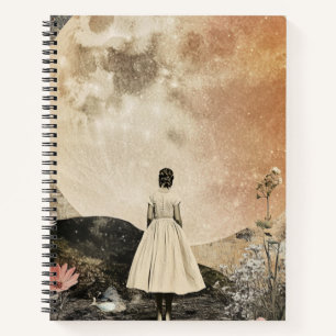 Moonlit Elegance - Uitzicht van de vrouw met maan Notitieboek