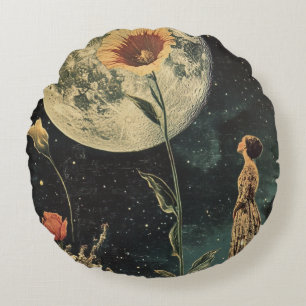 Moonlit Elegance - Vrouw met Maan Rond Kussen