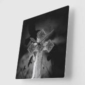 Moonlit GraveYard Gothic Cross met Krogen Vierkante Klok (Hoek)